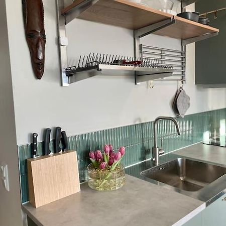 Newly Built Bright Apartment, Close To Everything If You Want To Visit Stockholm, You Will Find The Perfect Accommodation Here! Ferry Line 80 Makes It Very Convenient And Easy To Get To The City Center Nacka Exteriör bild