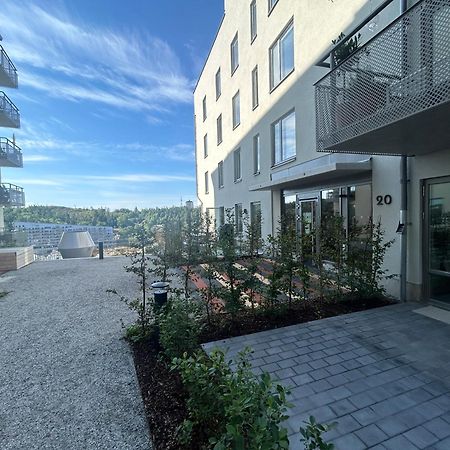 Newly Built Bright Apartment, Close To Everything If You Want To Visit Stockholm, You Will Find The Perfect Accommodation Here! Ferry Line 80 Makes It Very Convenient And Easy To Get To The City Center Nacka Exteriör bild