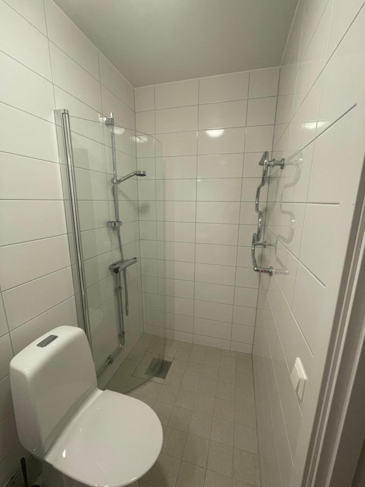 Newly Built Bright Apartment, Close To Everything If You Want To Visit Stockholm, You Will Find The Perfect Accommodation Here! Ferry Line 80 Makes It Very Convenient And Easy To Get To The City Center Nacka Exteriör bild
