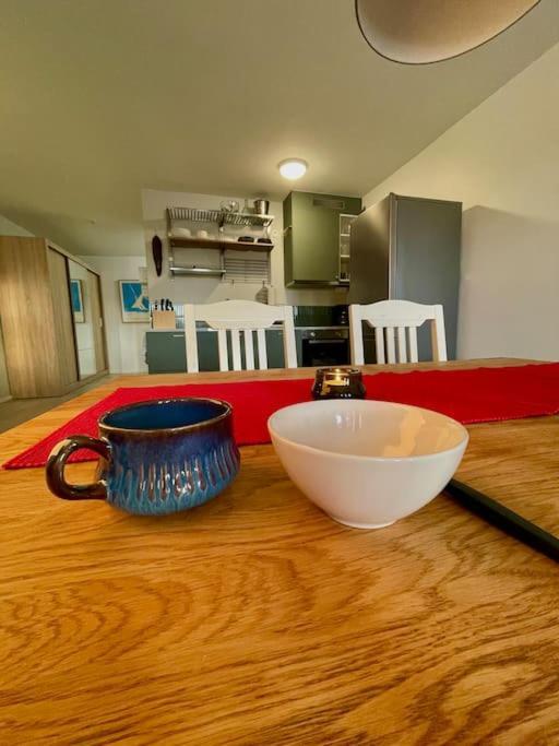 Newly Built Bright Apartment, Close To Everything If You Want To Visit Stockholm, You Will Find The Perfect Accommodation Here! Ferry Line 80 Makes It Very Convenient And Easy To Get To The City Center Nacka Exteriör bild