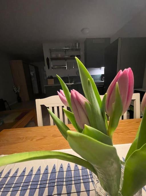 Newly Built Bright Apartment, Close To Everything If You Want To Visit Stockholm, You Will Find The Perfect Accommodation Here! Ferry Line 80 Makes It Very Convenient And Easy To Get To The City Center Nacka Exteriör bild