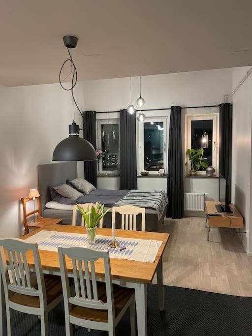 Newly Built Bright Apartment, Close To Everything If You Want To Visit Stockholm, You Will Find The Perfect Accommodation Here! Ferry Line 80 Makes It Very Convenient And Easy To Get To The City Center Nacka Exteriör bild