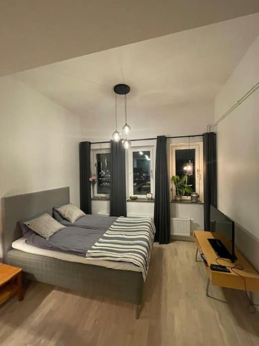 Newly Built Bright Apartment, Close To Everything If You Want To Visit Stockholm, You Will Find The Perfect Accommodation Here! Ferry Line 80 Makes It Very Convenient And Easy To Get To The City Center Nacka Exteriör bild