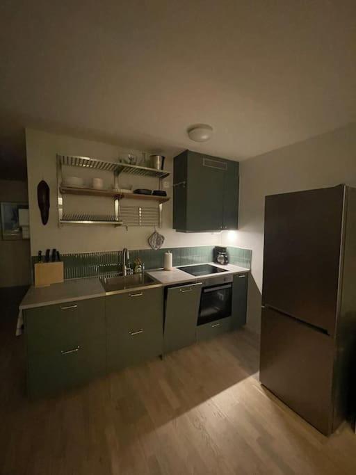 Newly Built Bright Apartment, Close To Everything If You Want To Visit Stockholm, You Will Find The Perfect Accommodation Here! Ferry Line 80 Makes It Very Convenient And Easy To Get To The City Center Nacka Exteriör bild