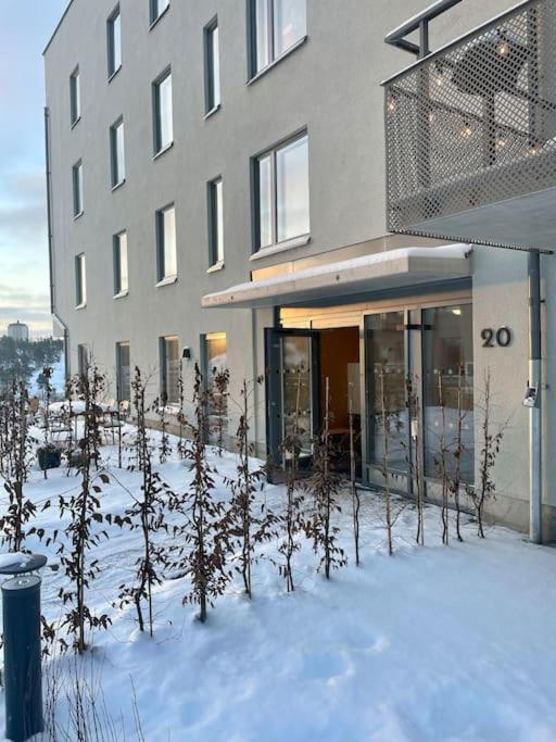 Newly Built Bright Apartment, Close To Everything If You Want To Visit Stockholm, You Will Find The Perfect Accommodation Here! Ferry Line 80 Makes It Very Convenient And Easy To Get To The City Center Nacka Exteriör bild