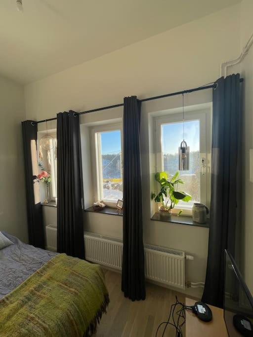 Newly Built Bright Apartment, Close To Everything If You Want To Visit Stockholm, You Will Find The Perfect Accommodation Here! Ferry Line 80 Makes It Very Convenient And Easy To Get To The City Center Nacka Exteriör bild