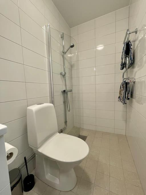 Newly Built Bright Apartment, Close To Everything If You Want To Visit Stockholm, You Will Find The Perfect Accommodation Here! Ferry Line 80 Makes It Very Convenient And Easy To Get To The City Center Nacka Exteriör bild